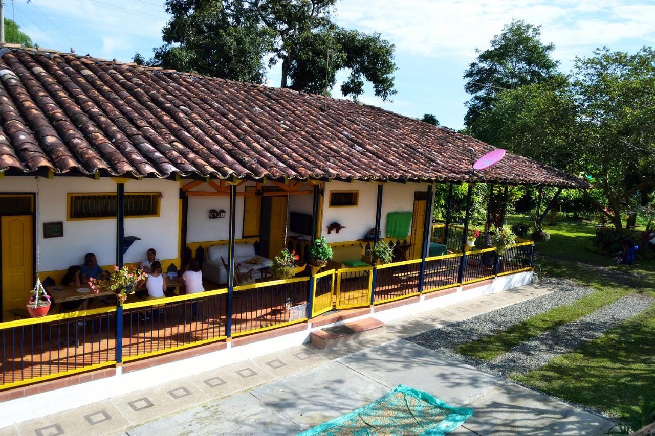 Casa Finca Villa Luz A 800 Mts Del Parque Del Cafe Montenegro Exterior foto